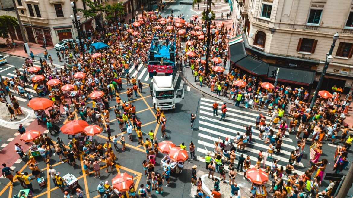 Carnaval amplia risco de golpes com Pix e pagamentos por aproximação