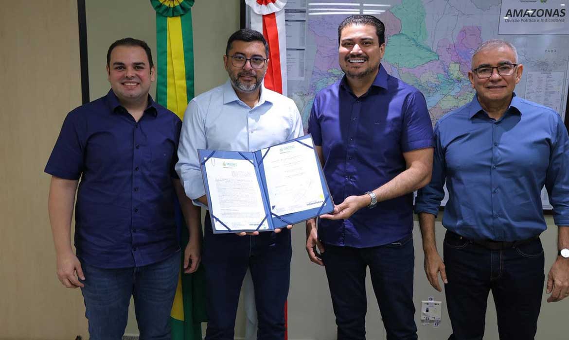 Assinatura de contrato da AM-254