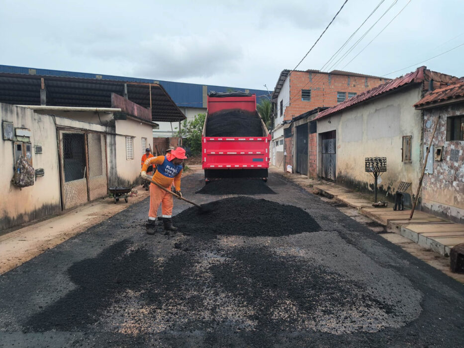 Prefeitura recupera rua na comunidade Parque São Pedro e melhora mobilidade no Tarumã