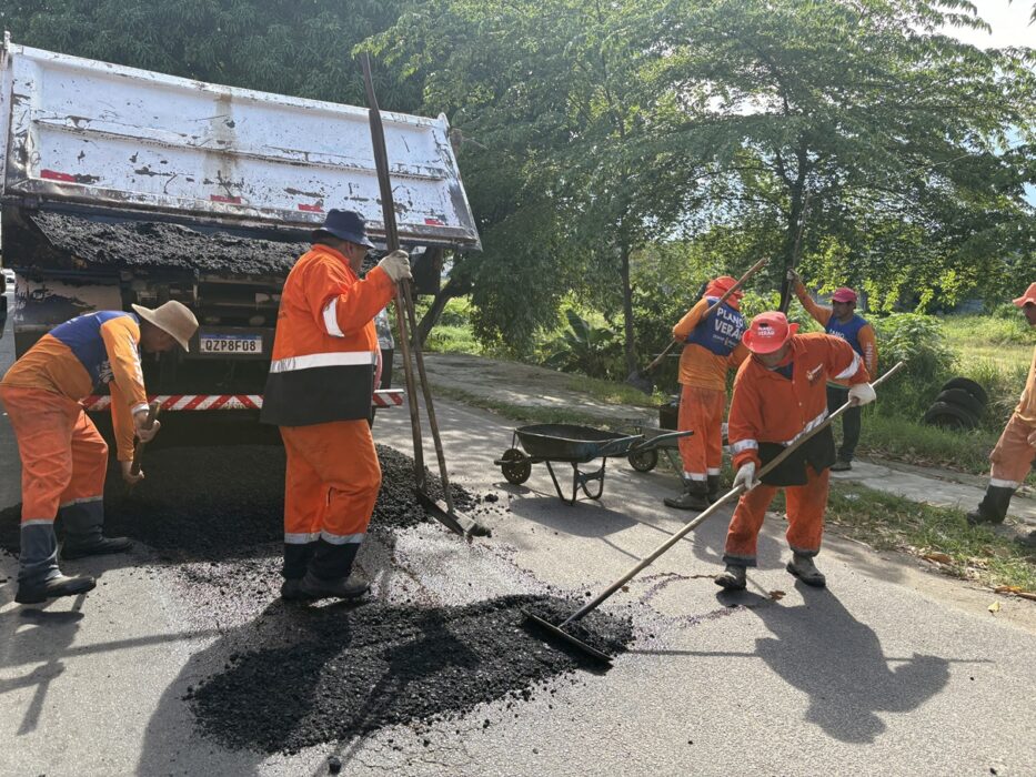 Prefeitura reforça manutenção asfáltica e melhora mobilidade na rua Waldomiro Lustoza, no bairro Japiim