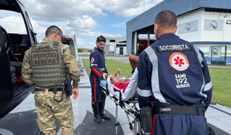 Operação aérea resgata idoso indígena com complicações cardíacas em comunidade ribeirinha no AM