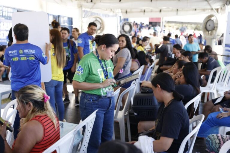 Moradores da zona norte de Manaus aproveitam serviços gratuitos da 33ª edição do Governo Presente