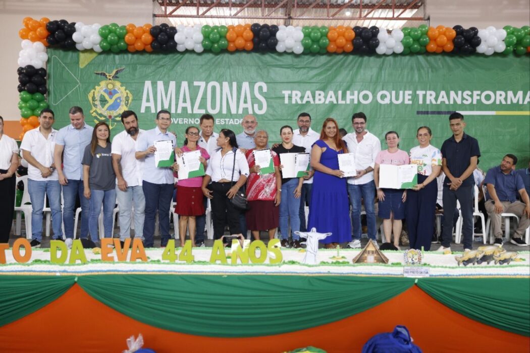 Nos 44 anos de Rio Preto da Eva, governador Wilson Lima entrega 117 títulos definitivos e garante segurança jurídica a famílias do município