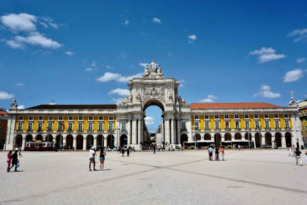 Brasileiros lideram compra de imóveis de luxo em Portugal