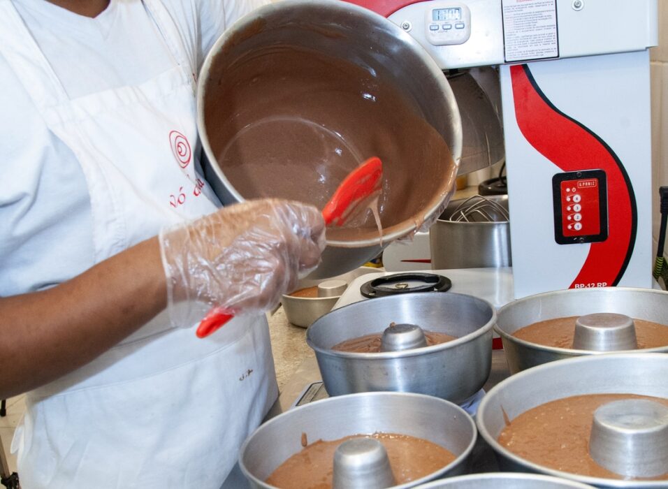 Bolo vulcão da Fábrica de Bolo Vó Alzira volta na Páscoa