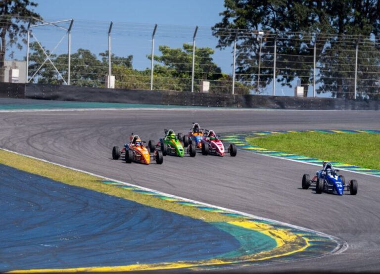 Busca por desafio e adrenalina impulsiona o automobilismo