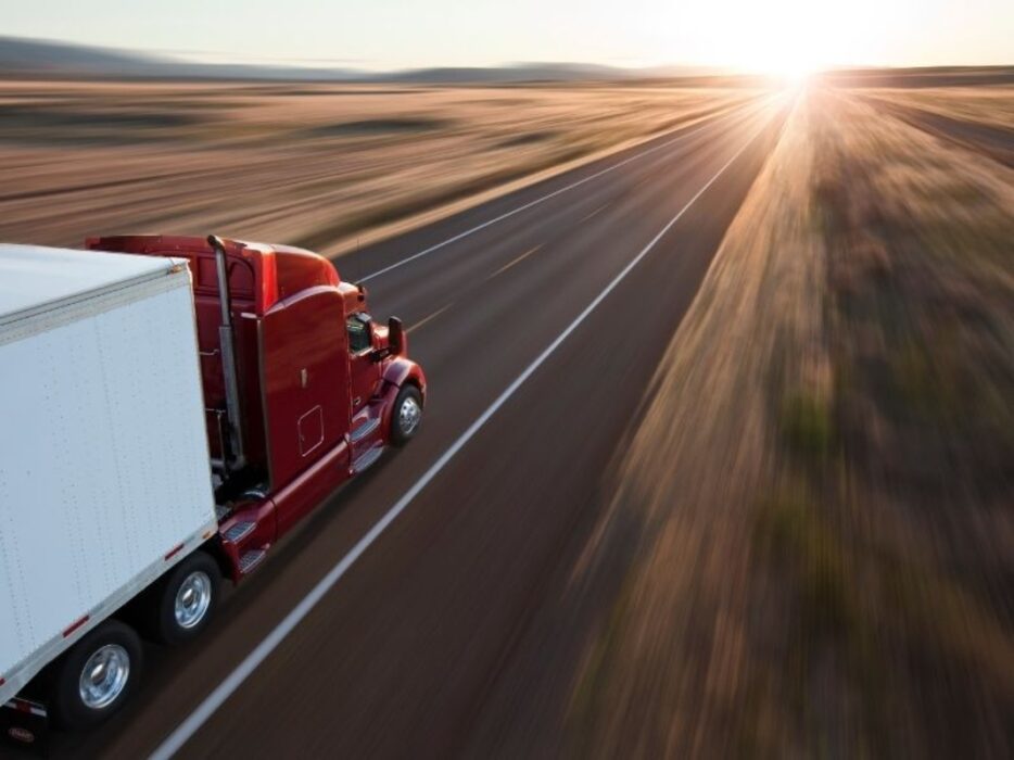 Moura lança nova bateria EFB para veículos pesados