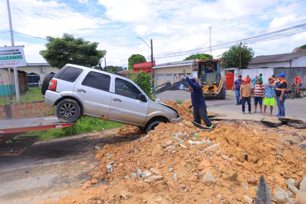 Veículo invade área isolada de obra da Prefeitura no conjunto Canaranas