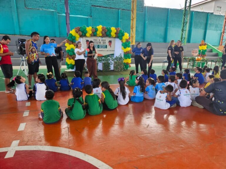 Alunos da educação infantil participam de jogos indígenas e vivenciam tradições na zona Oeste de Manaus