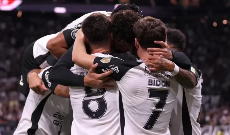 Corinthians derrota Peñarol para seguir 100% na Libertadores