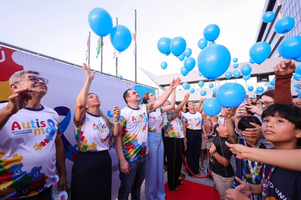 Presidente Roberto Cidade abre programação oficial do Abril Azul no Legislativo Estadual com iluminação especial