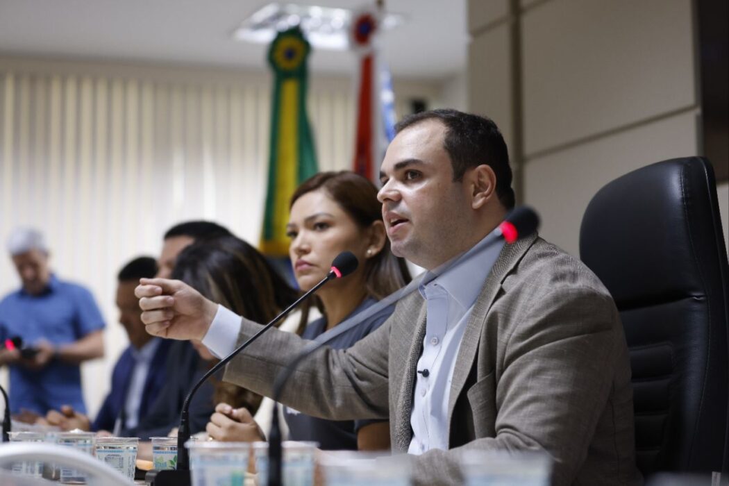 Mais de 14 mil servidores da Segurança terão reajuste de 4,14%, anuncia o governador interino Roberto Cidade