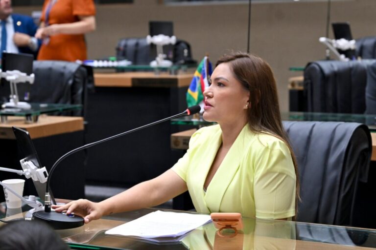 Aprovado projeto de Joana Darc que garante atendimento em Libras para mulheres surdas vítimas de violência no Amazonas
