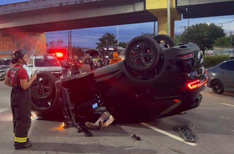 Capitão do Exército morre após carro capotar na rotatória do Coroado