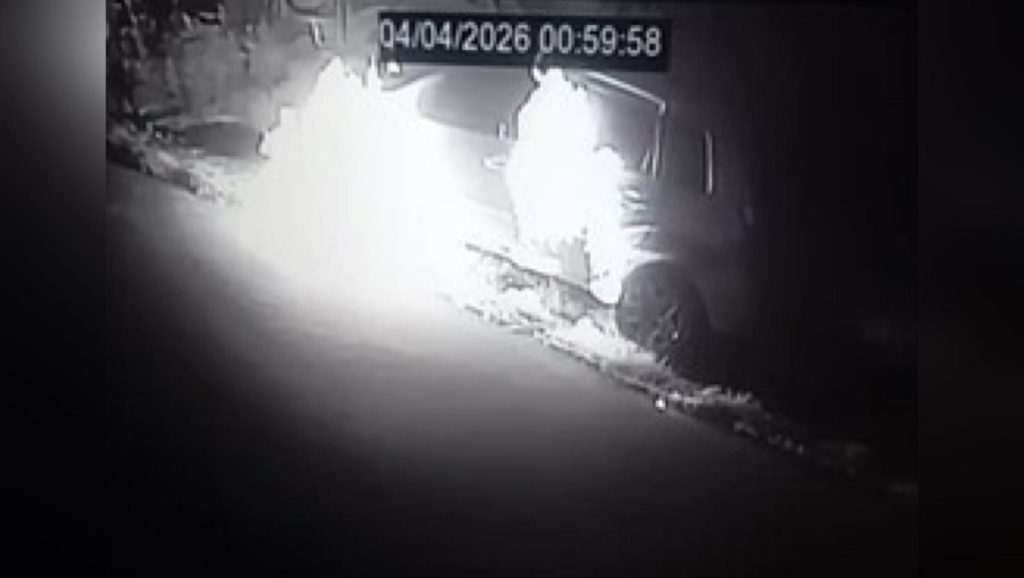 Vídeo: carro de policial é incendiado no Santo Antônio em Manaus