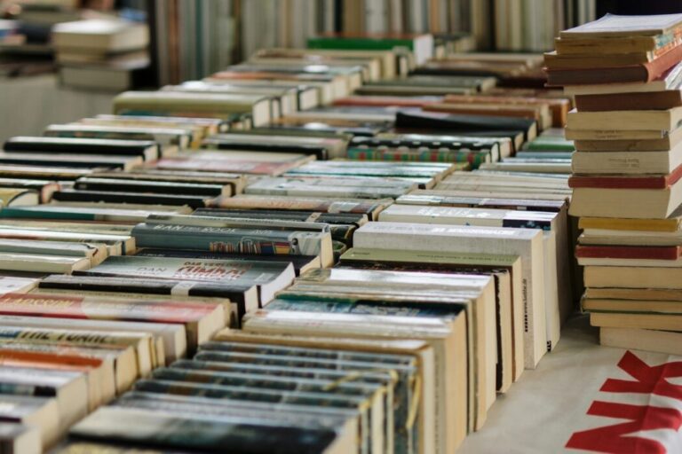 Consumo de livros cresce no Brasil e ganha força nas redes