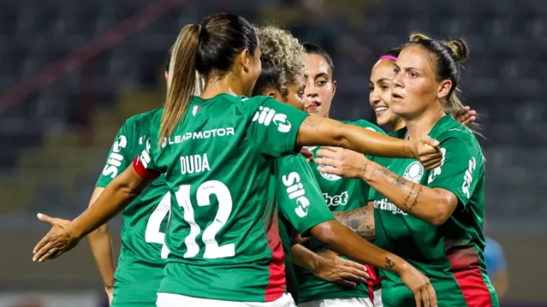 Palmeiras derrota Botafogo e se aproxima da liderança no BR Feminino