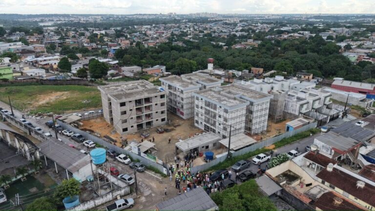 Governador Roberto Cidade vistoria avanço das obras do Residencial Novo Aleixo, na zona norte de Manaus