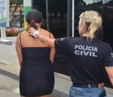 Vídeo: mulher é presa em flagrante com oxi, skunk e cocaína avaliados em R$ 52 mil