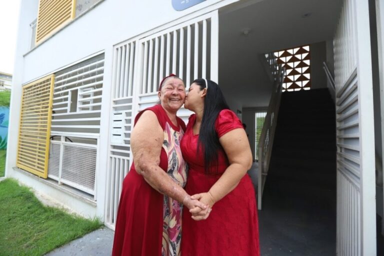 Dia das Mães: ‘Meu maior sonho era dar um lar digno aos meus filhos’, diz ex-moradora da Sharp ao celebrar data no Residencial Maués