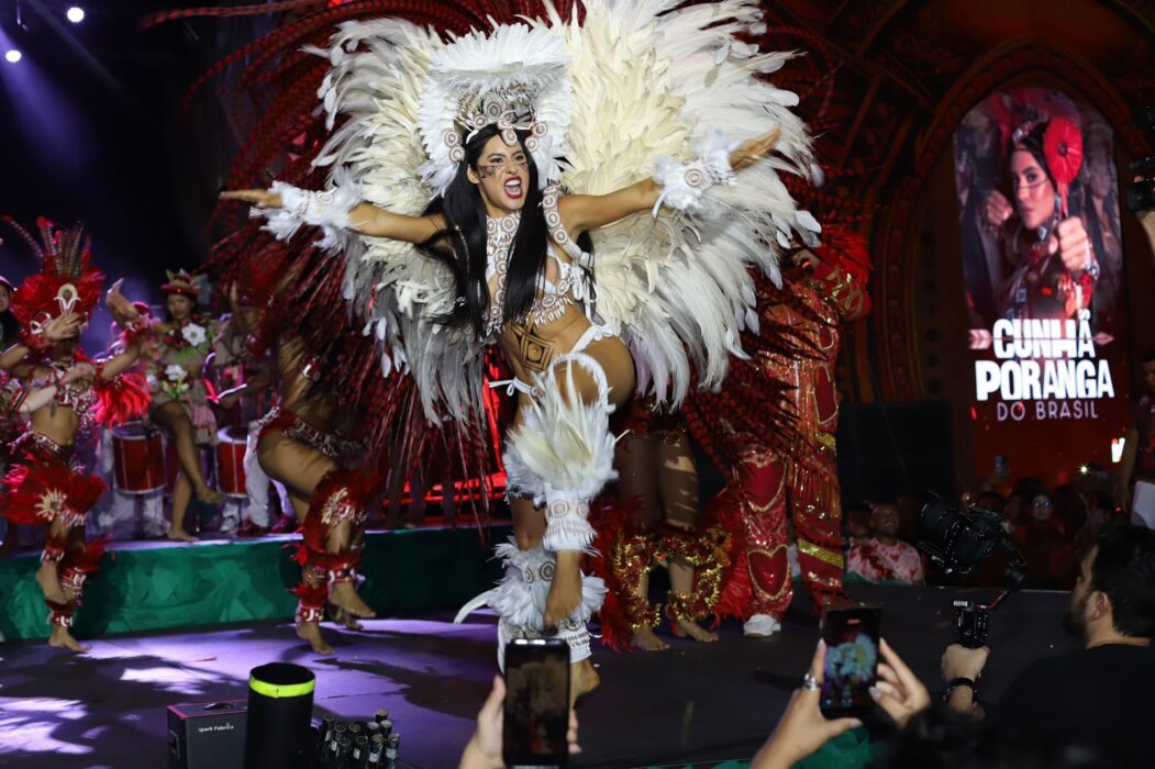 Curral do Garantido transforma Sambódromo em palco de exaltação às mulheres da Amazônia