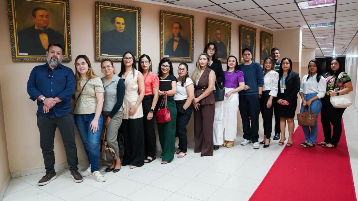 Câmara Municipal de Manaus fortalece aproximação da população por meio de visitas guiadas
