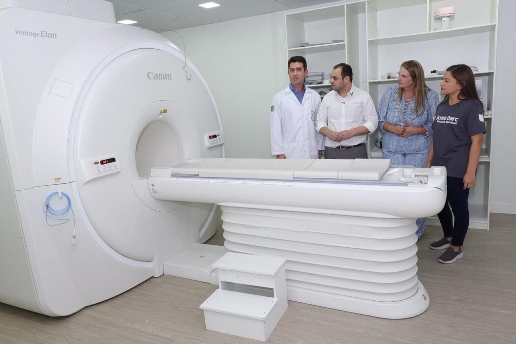 "É mais um desafio em que a gente consegue avançar na saúde", diz Roberto Cidade ao entregar nova ressonância magnética na Fundação Hospital Adriano Jorge