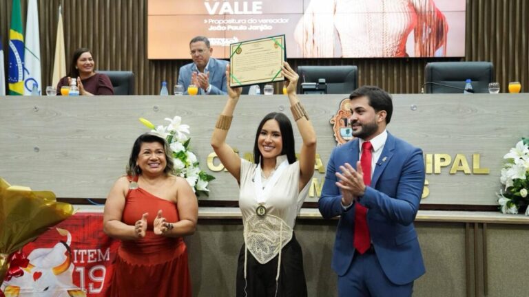 Isabelle Nogueira é homenageada com Medalha de Ouro Rodolpho Valle na CMM