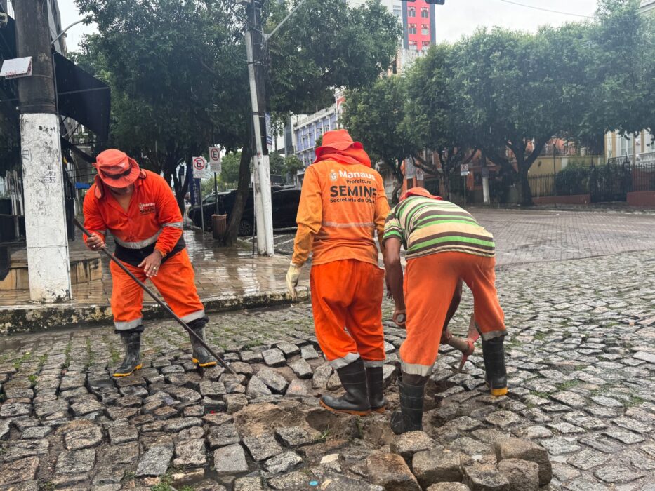 Prefeitura recupera pavimento em área histórica do Centro