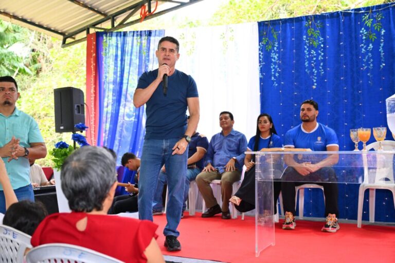 David Almeida participa de inauguração de centro para dependentes químicos