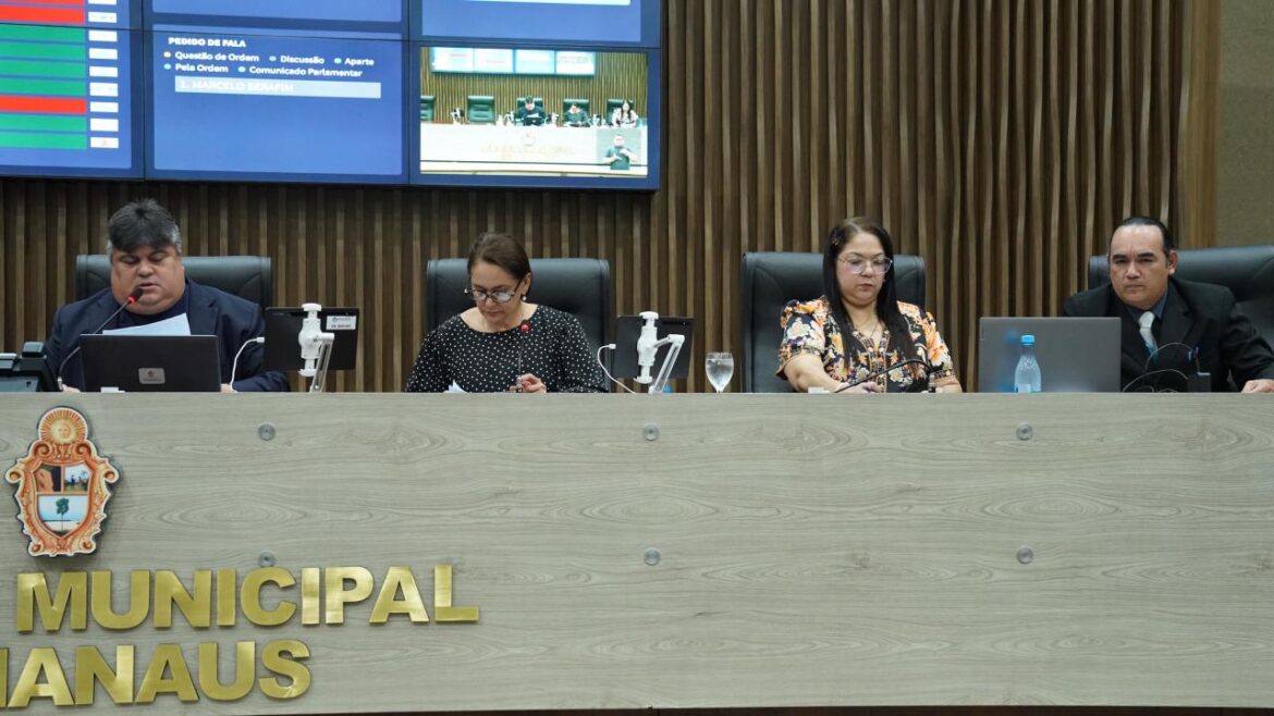 CMM aprova reajuste para profissionais da educação da rede municipal