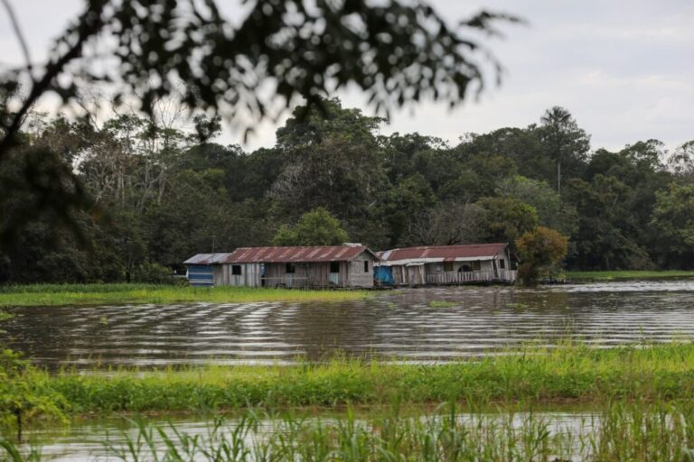Cheia dos rios acende o alerta para problemas de saneamento, em especial o abastecimento de água no interior do AM