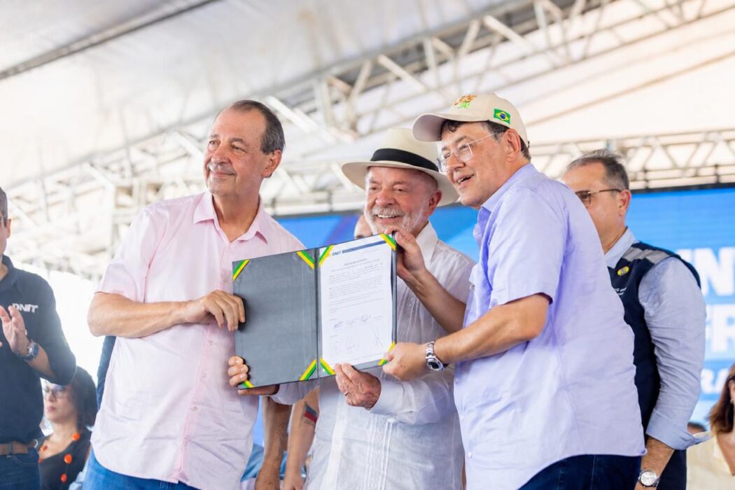 BR-319 avança com assinatura histórica de Lula e Omar destaca mais de R$ 7 bilhões em investimentos para o Amazonas