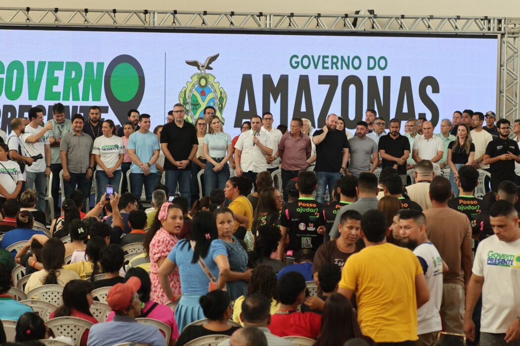 Governador Roberto Cidade entrega 870 cartões do Auxílio Estadual durante Governo Presente e amplia acesso a serviços essenciais na zona norte de Manaus