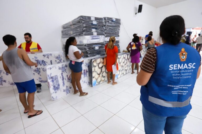Prefeitura de Manaus presta assistência imediata a famílias atingidas por incêndio no bairro São Jorge