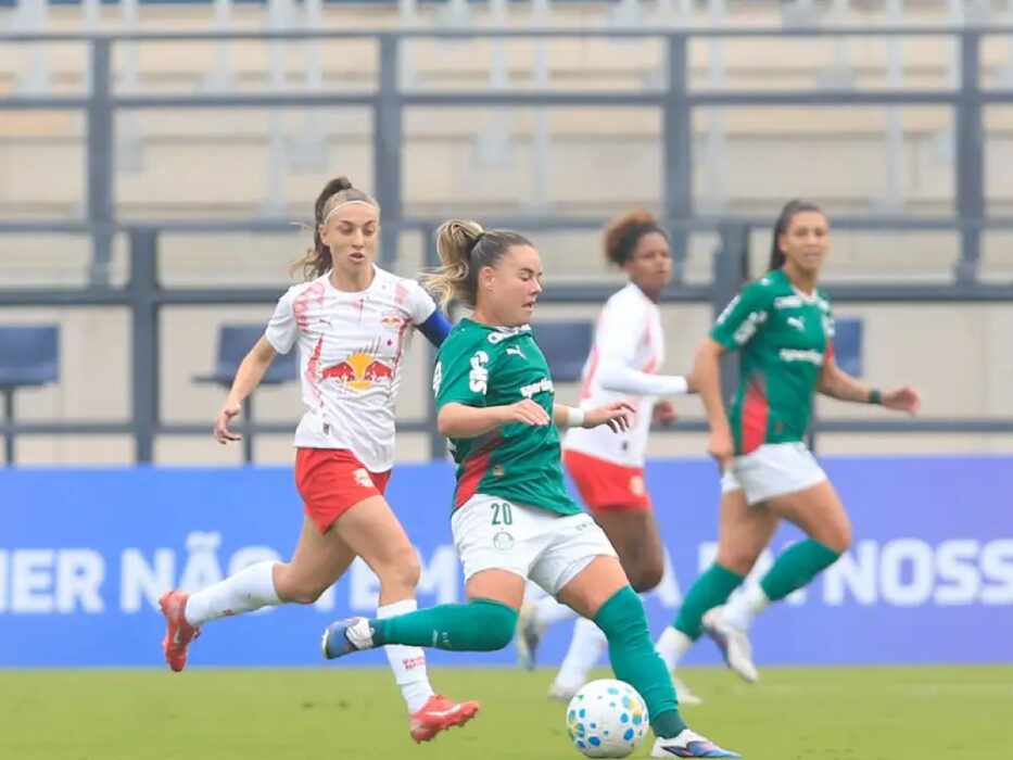 Palmeiras vence Bragantino e dorme na liderança do Brasileiro Feminino