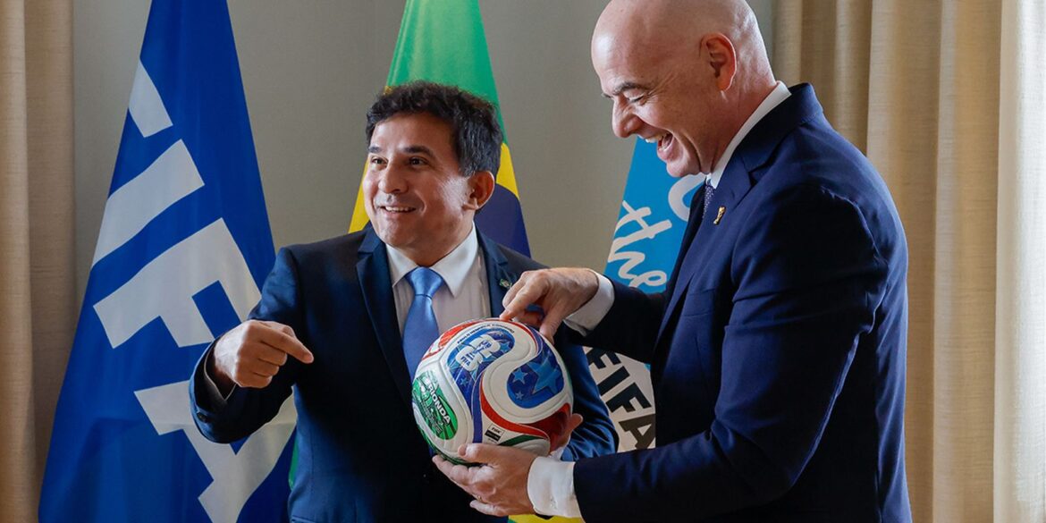Ministro do Esporte entrega marco regulatório da Copa Feminina à Fifa