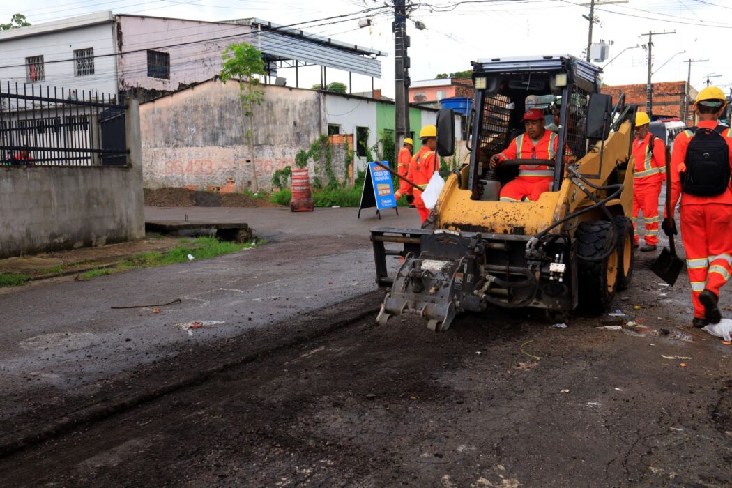 Prefeitura intensifica manutenção asfáltica no Novo Aleixo