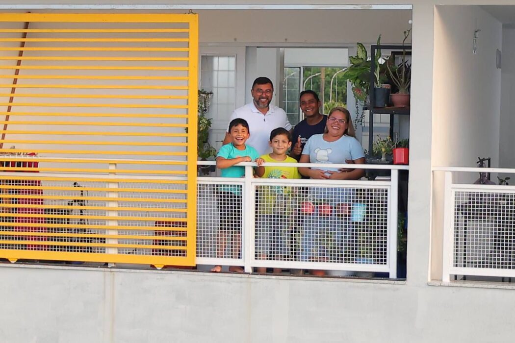 Wilson Lima destaca transformação na vida de famílias ao retornar ao Residencial Maués após um ano da entrega