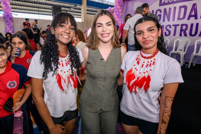 Primeira-dama Thaisa Cidade reforça ações de proteção infantojuvenil nas escolas em evento na zona sul de Manaus