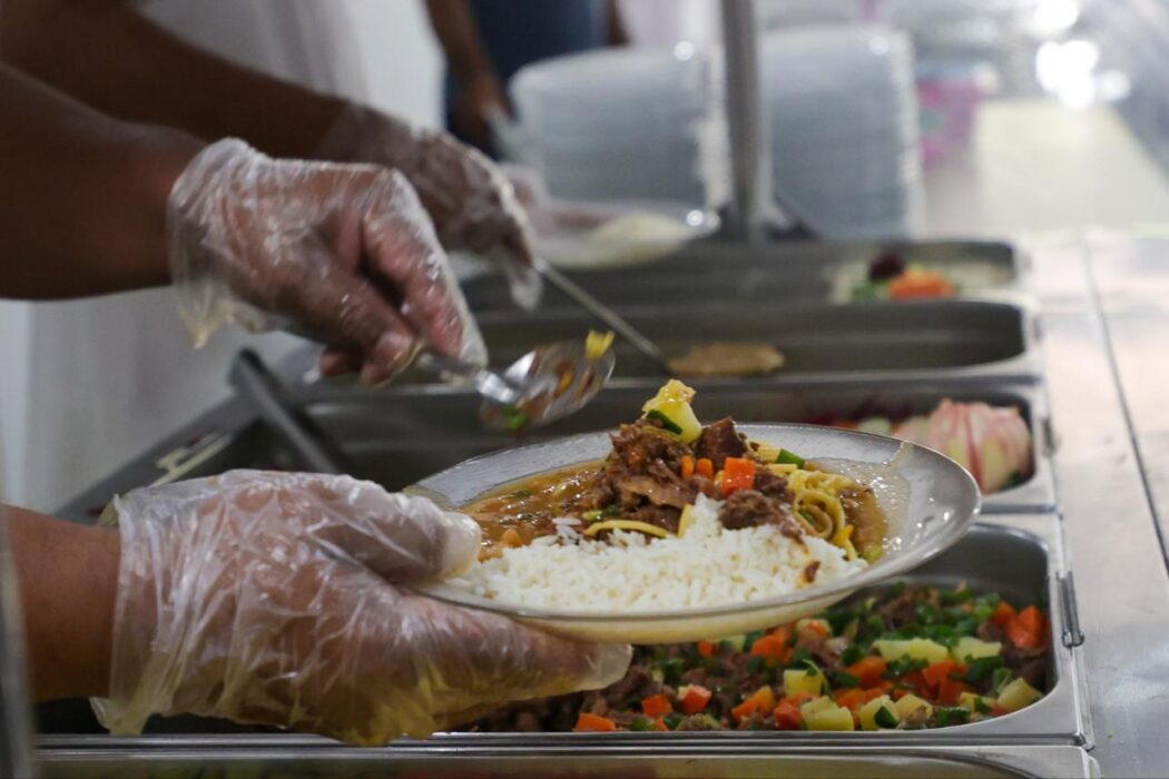 Prato Cheio amplia acesso à alimentação digna e ultrapassa 20,5 milhões de refeições servidas no Amazonas