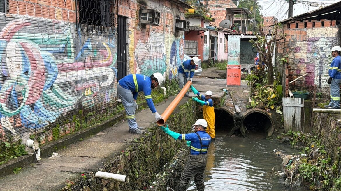 Obra leva pela primeira vez esgotamento sanitário a comunidade de rip-rap em Manaus