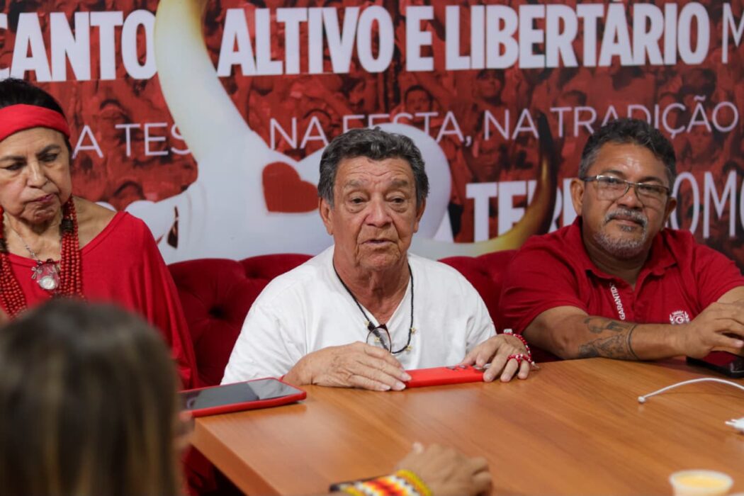 Alinhamento de arena reúne itens oficiais do Garantido na reta final para o Festival de Parintins