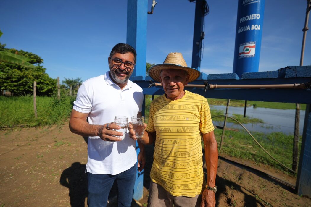 Wilson Lima visita comunidade de Barreirinha onde programa levou água tratada e mais dignidade às famílias