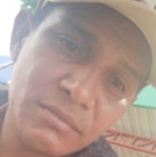 Polícia divulga imagem de homem procurado por descumprimento de medida protetiva