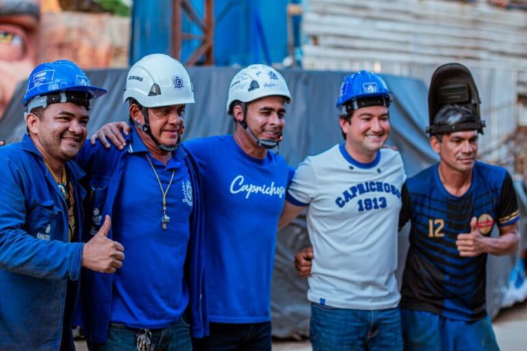 Jender Lobato reencontra artistas nos galpões do Caprichoso e destaca legado de união e crescimento do boi