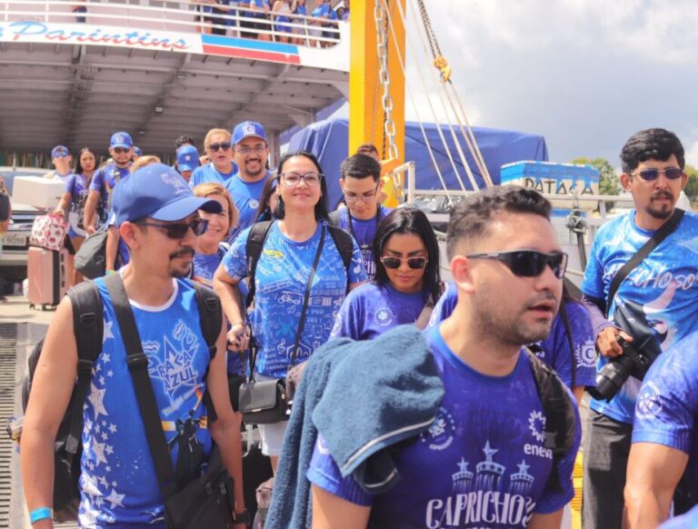 Caravana Azulada chega a Parintins e marca a contagem regressiva para o Boi de Rua e o Festival