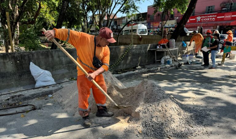 Reconstrução de passeio público na rua Ouro Preto reforça segurança para pedestres no bairro Coroado