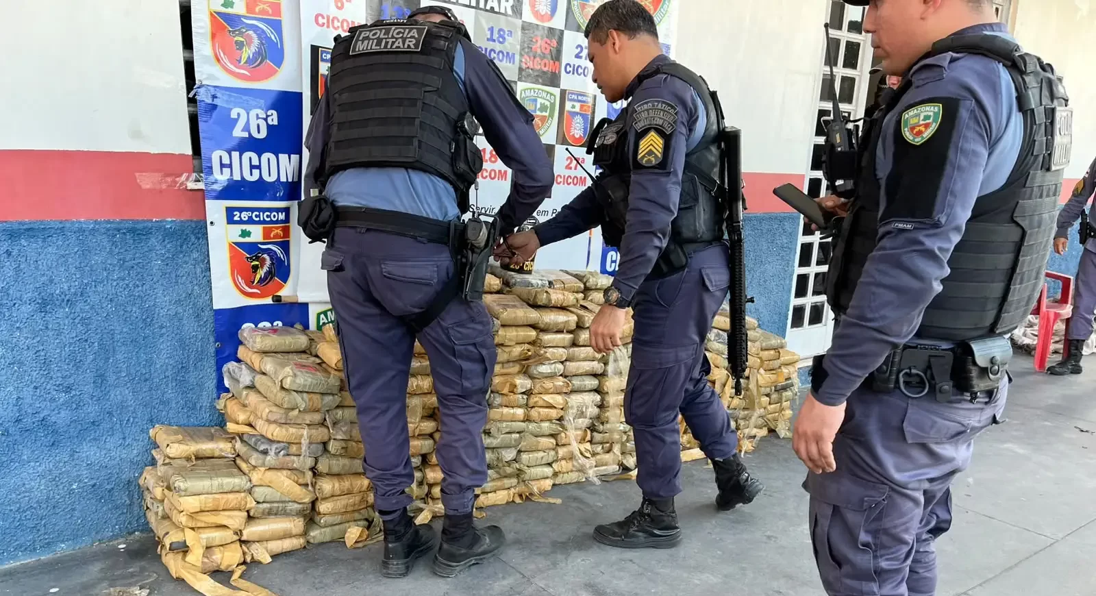 Polícia apreende 341 tabletes de drogas no Lago Azul em Manaus