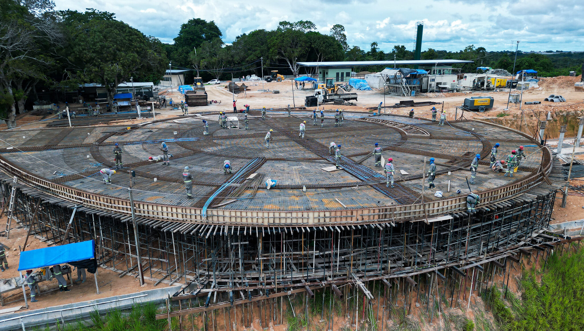 Obra avança com estabilização do talude e concretagem da oca no parque Encontro das Águas Rosa Almeida